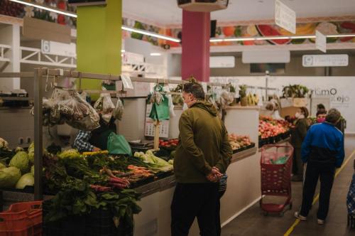 Comercio pone en marcha varias acciones para promocionar el Mercado Municipal de Las Mercedes