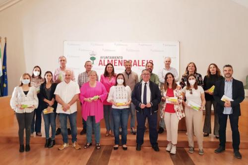 El Ayuntamiento y el club Rotary entregan autoinyectores de adrenalina a los centros educativos 