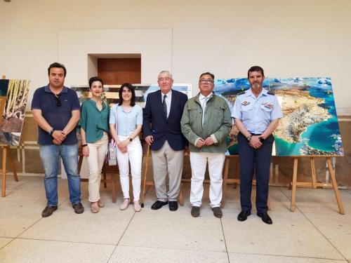 El patio del centro Cultural San Antonio acoge una exposición de Espacios Naturales del Ministerio de Defensa